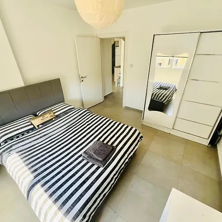 Apartment Luxury Flat In North